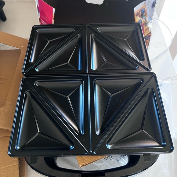 Black & Decker Red and Black 3-in-1 Meal Station - Picture 8 of 11